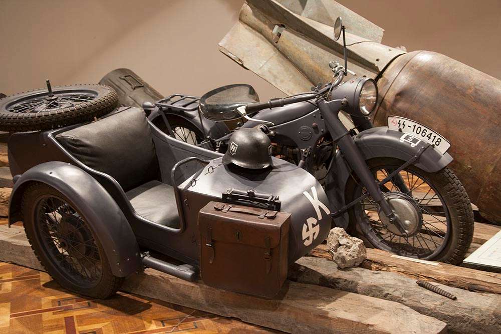 2.Dünya Savaşı'nda Ukrayna Tarihi Müzesi Nazi sembol araçlarından bir Üç Tekerlek