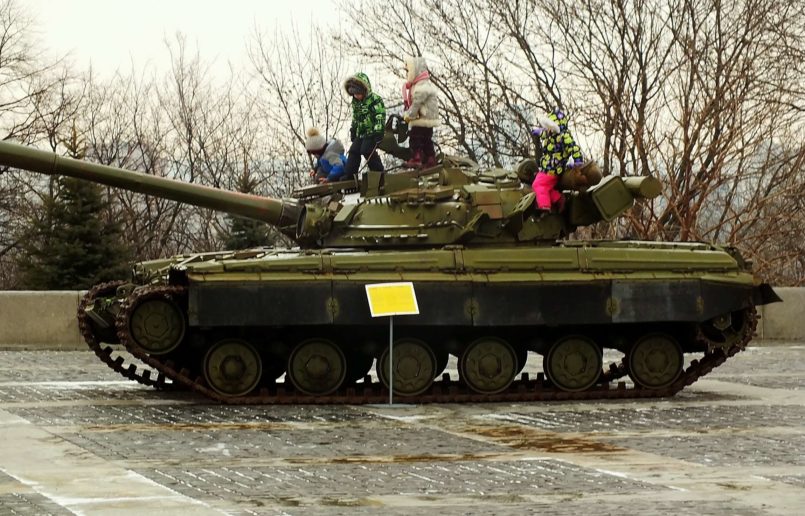 2.Dünya Savaşı'nda Ukrayna Tarihi Müzesi Tank ve Çocuklar