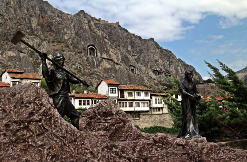 Ferhat İle Şirin Heykeli Amasya