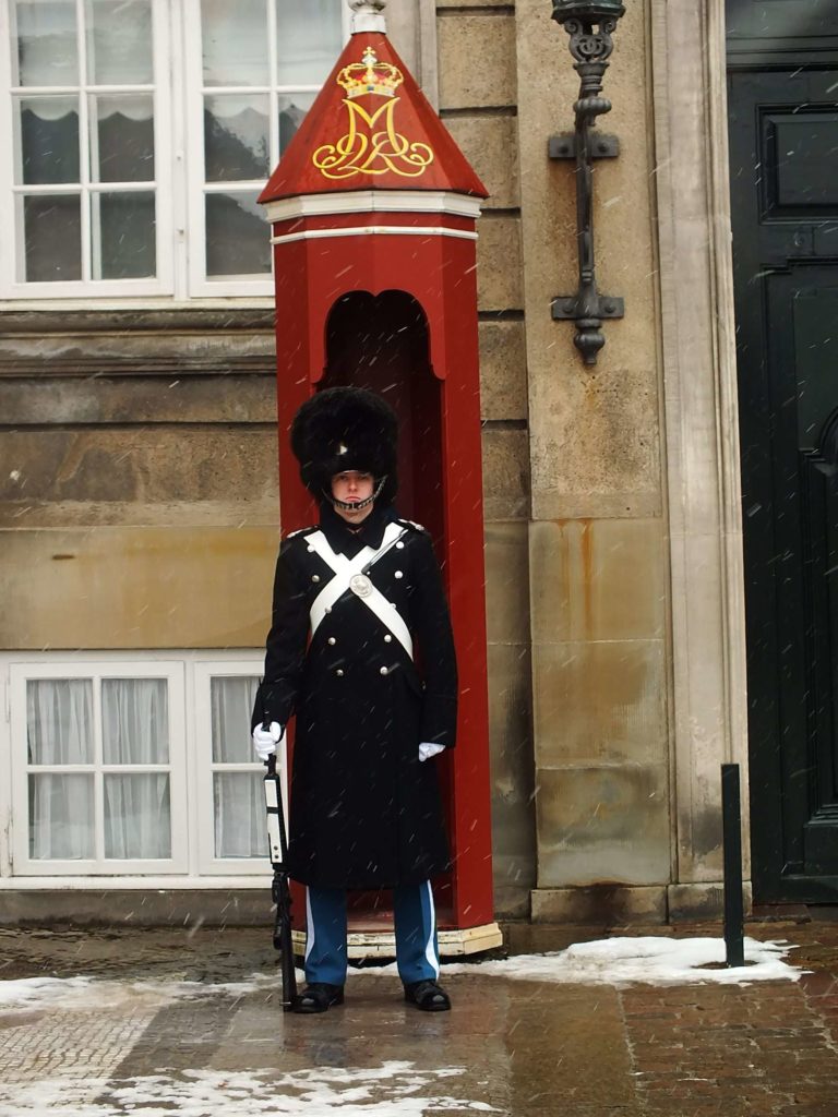 Amalienborg Sarayı Nöbet Bekleyen Asker