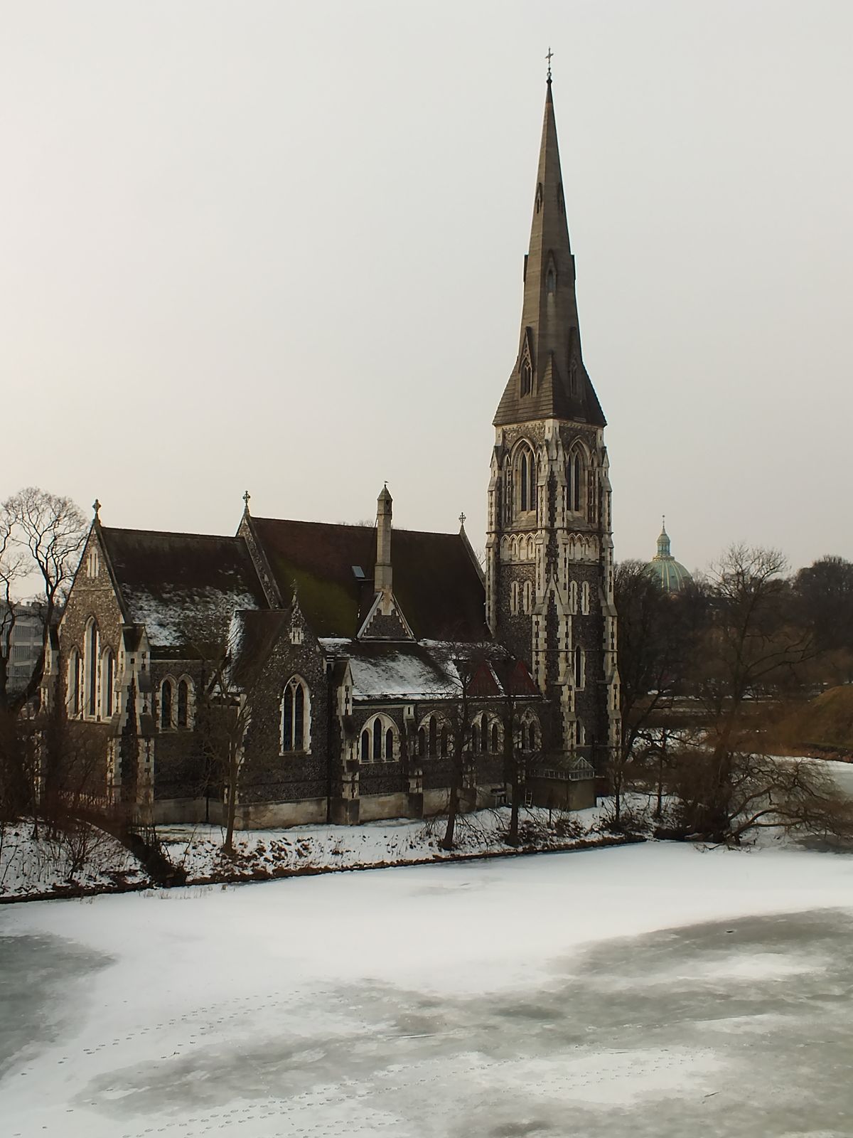 Churchill Parkı St. Alban Kilisesi