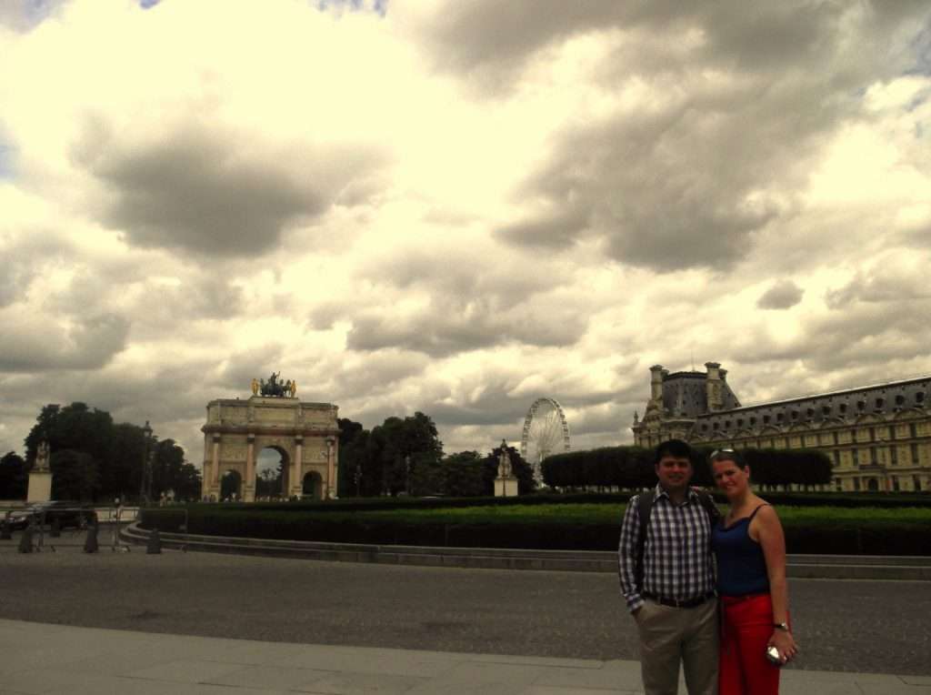 Louvre Müzesi ve Arc de Triomphe du Carrousel