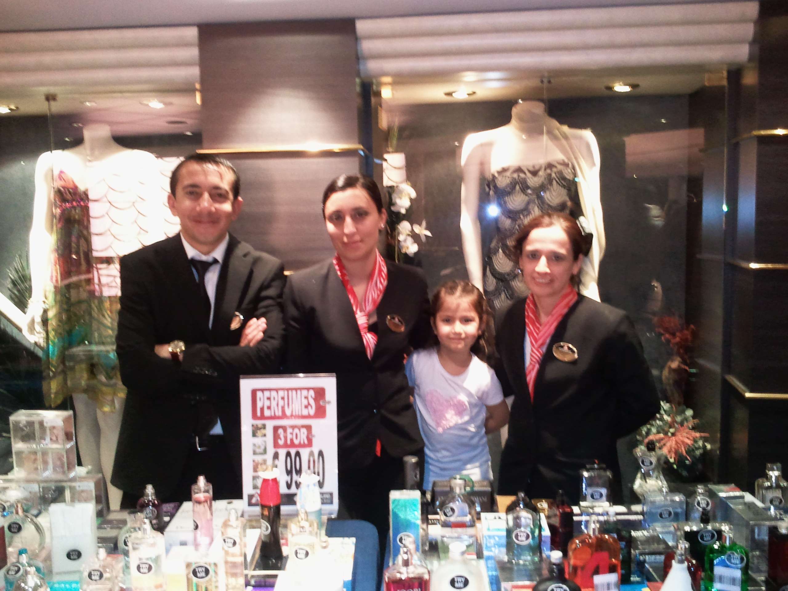 MSC Magnifica Güverteye Açılan Duty Free Parfüm Standı