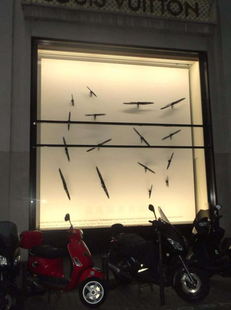 Şanzelize Bulvarı'ndaki Louis Vuitton Mağazası