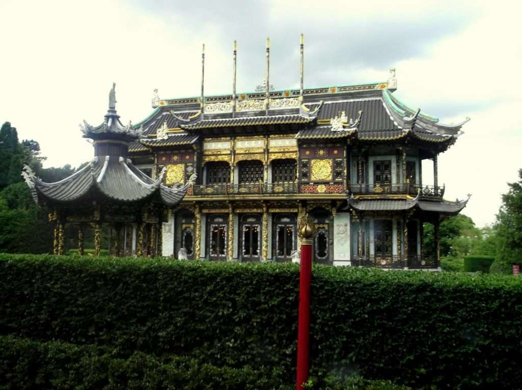 Çin Evi ve Japon Kulesi (Pavillon Chinois-Tour Japonaise)