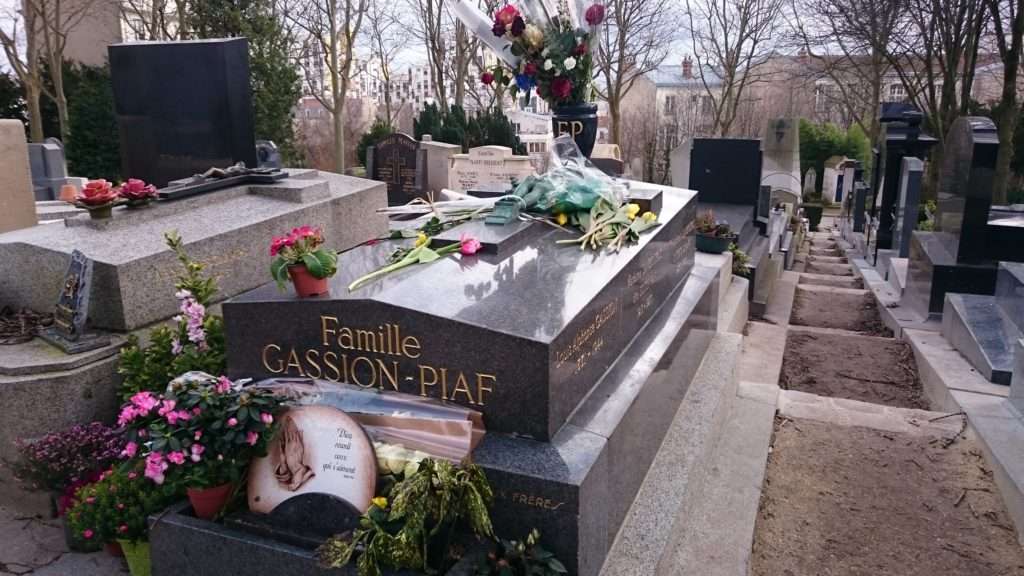 Piaf Aile Kabristanı
