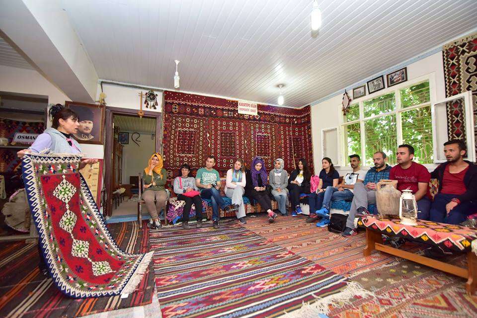 Kilim Öğretmeni Ayşe Hanım 