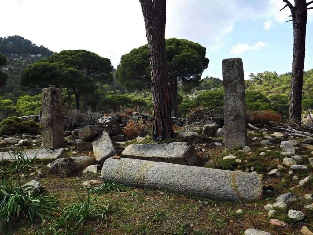 Zeus Akraios Tapınağı