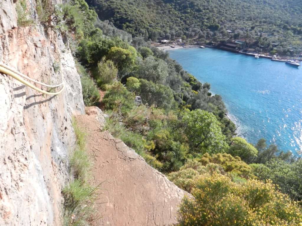 Nuri's Beach'e Kaya Mezarlarından Bakış