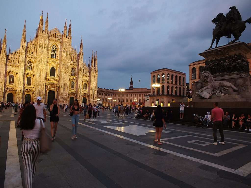 Gün Batımı Katedral Meydanı (Piazza Del Duomo)