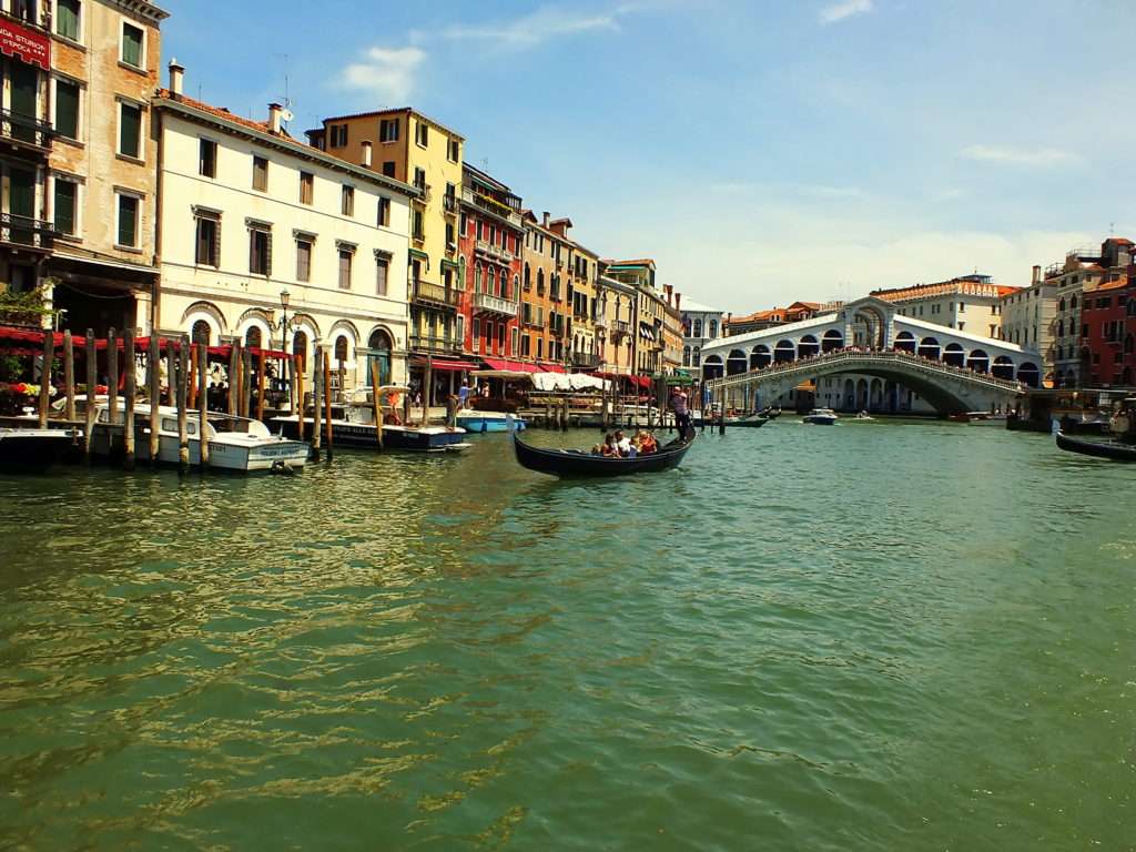 Rialto Köprüsü ve Büyük Kanal