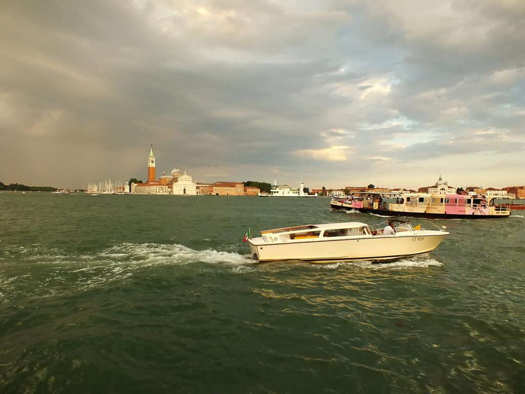 San Marco Meydanı Önlerinde Bir Deniz Taksi