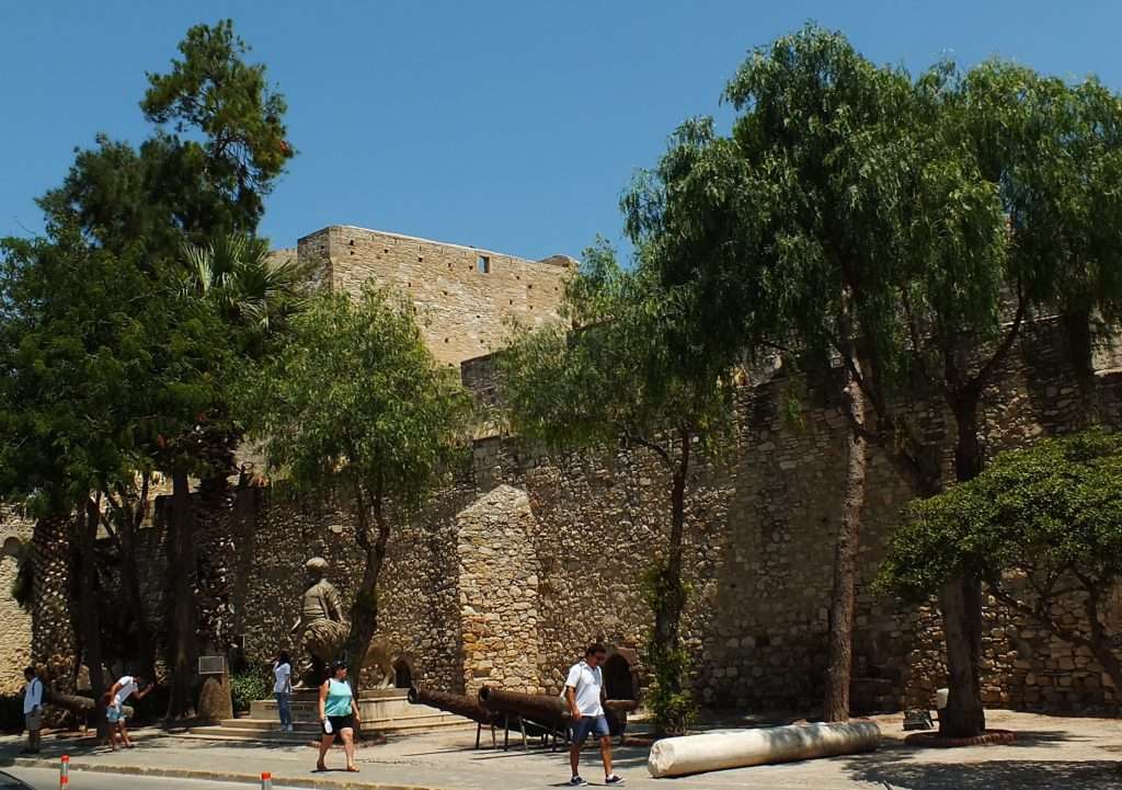 Çeşme Kalesi ve Osmanlı Topları