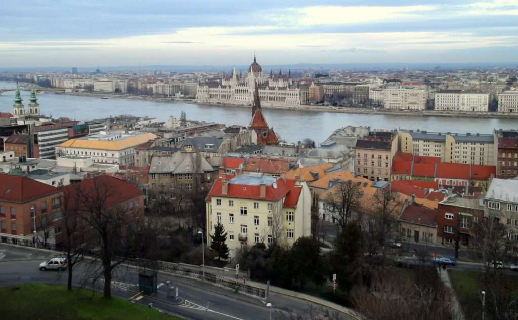 Tuna Nehri ve Macaristan Parlamento Binası