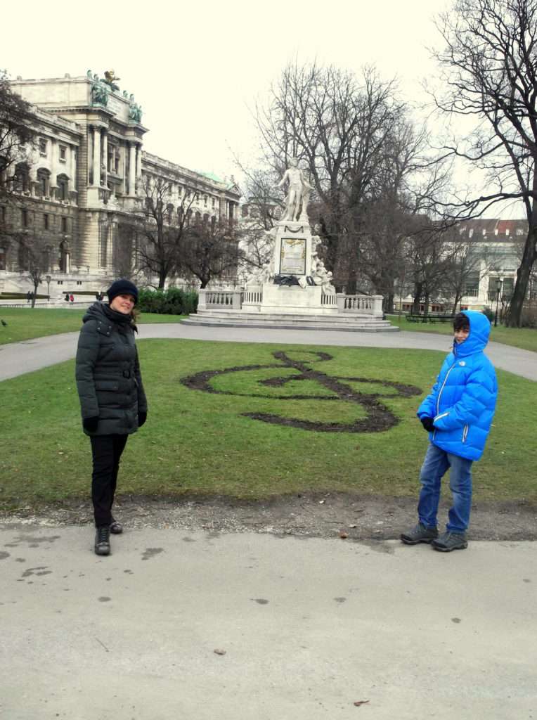 Mozart Heykeli (Mozartdenkmal)