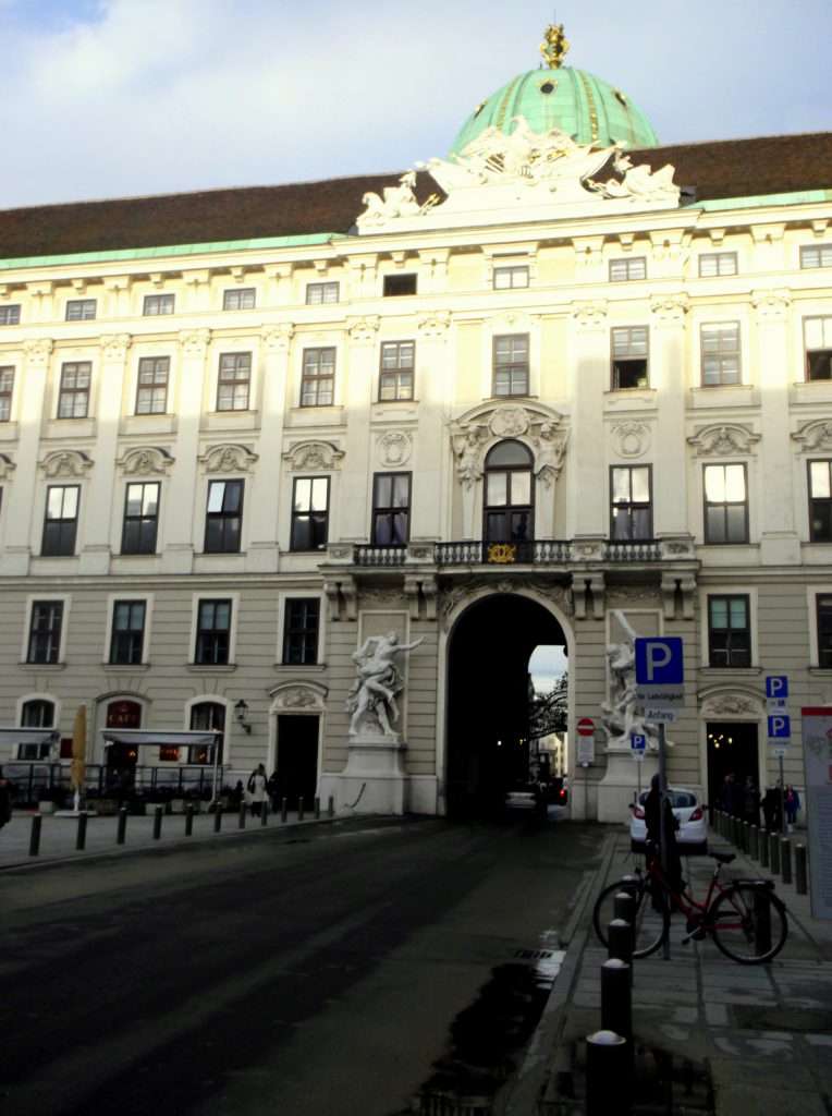 Viyana İmparatorluk Hazine Dairesi (Kaiserliche Schatzkammer Wien)