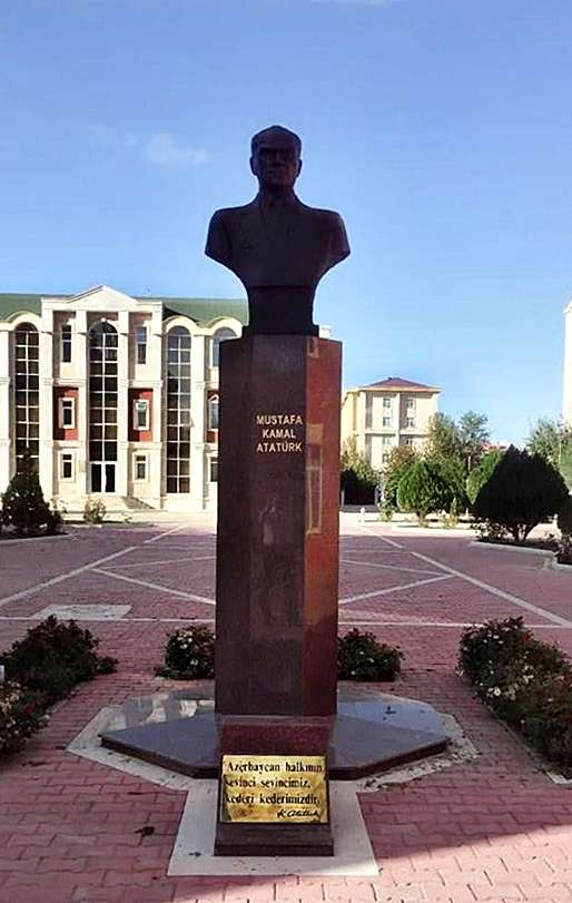 Atatürk Büstü- Nahçıvan