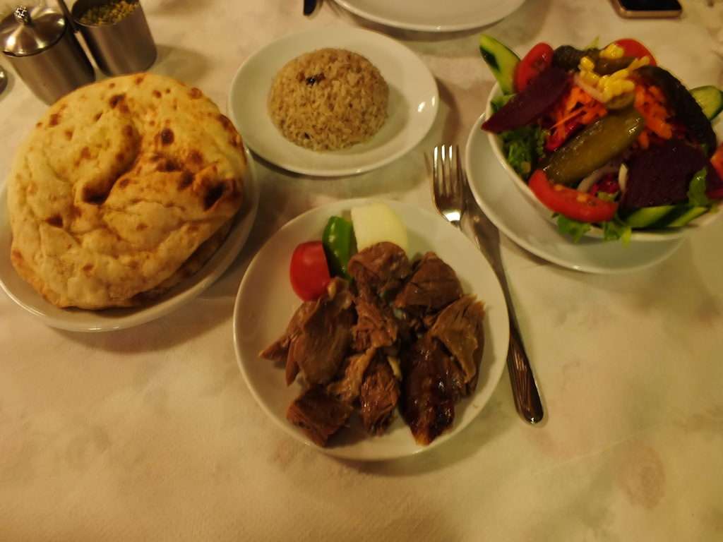 Çevrikköprü Restaurant Kuyu kebabı