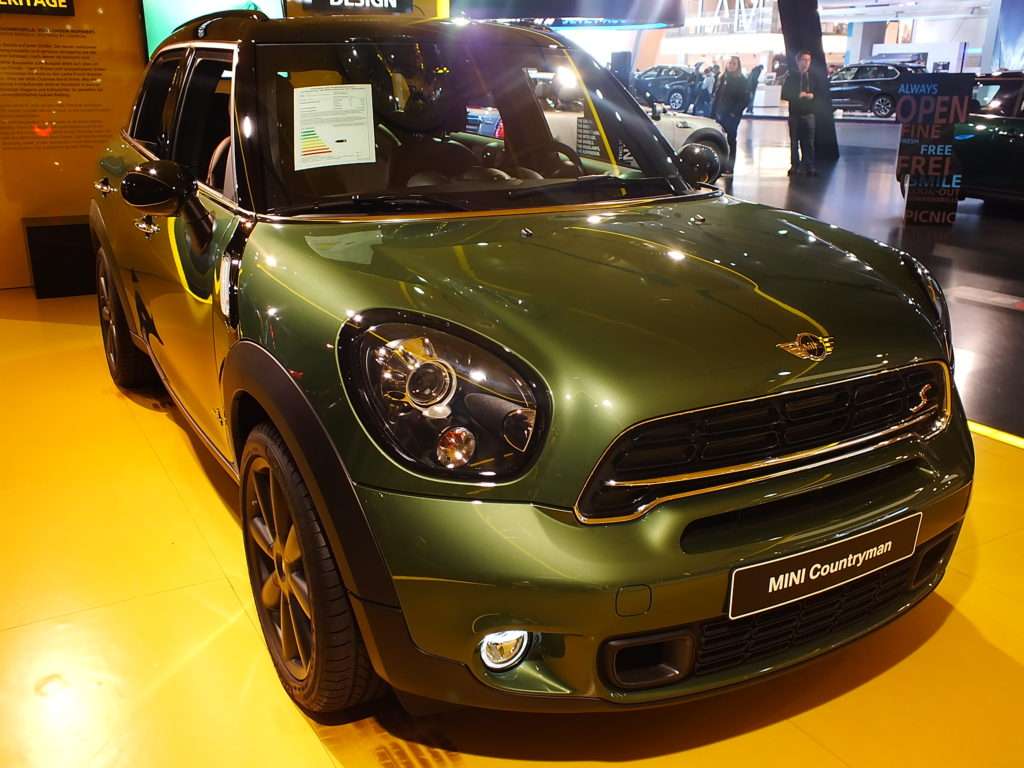 Showroomda bulunan bir MINI