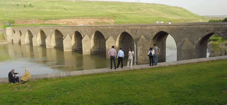 On Gözlü Köprü