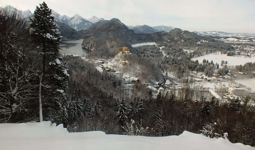 Neuschwanstein Şatosu (Schloss Neuschwanstein)'ndan Schwangau'nun Görünümü