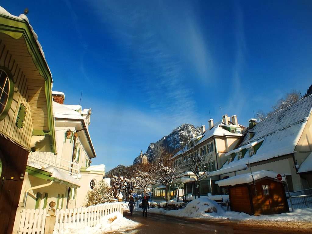 Schwangau'dan Neuschwanstein Şatosu (Schloss Neuschwanstein)'nun Görünümü