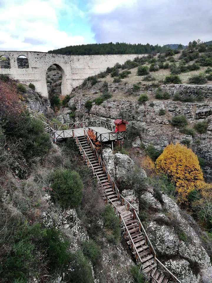 Tokatlı Kanyonu'na İnen Ahşap Merdivenler