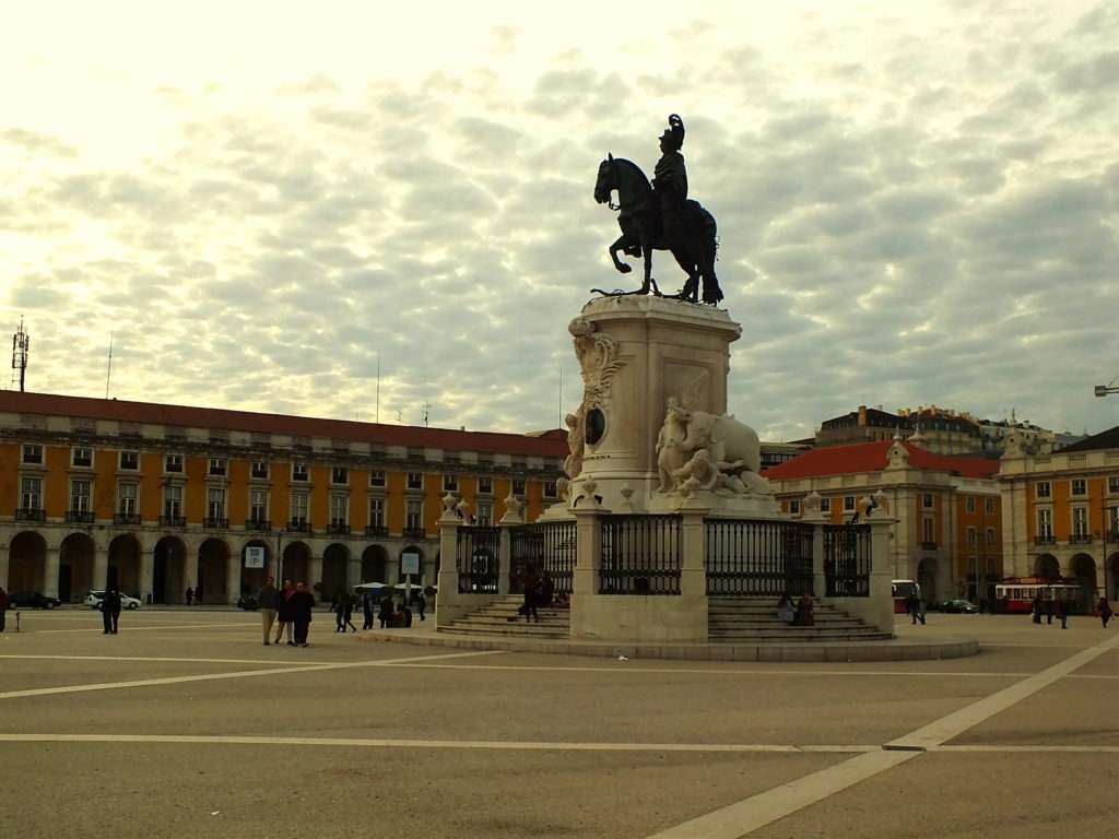  Ticaret Meydanı (Praça Do Comercio)