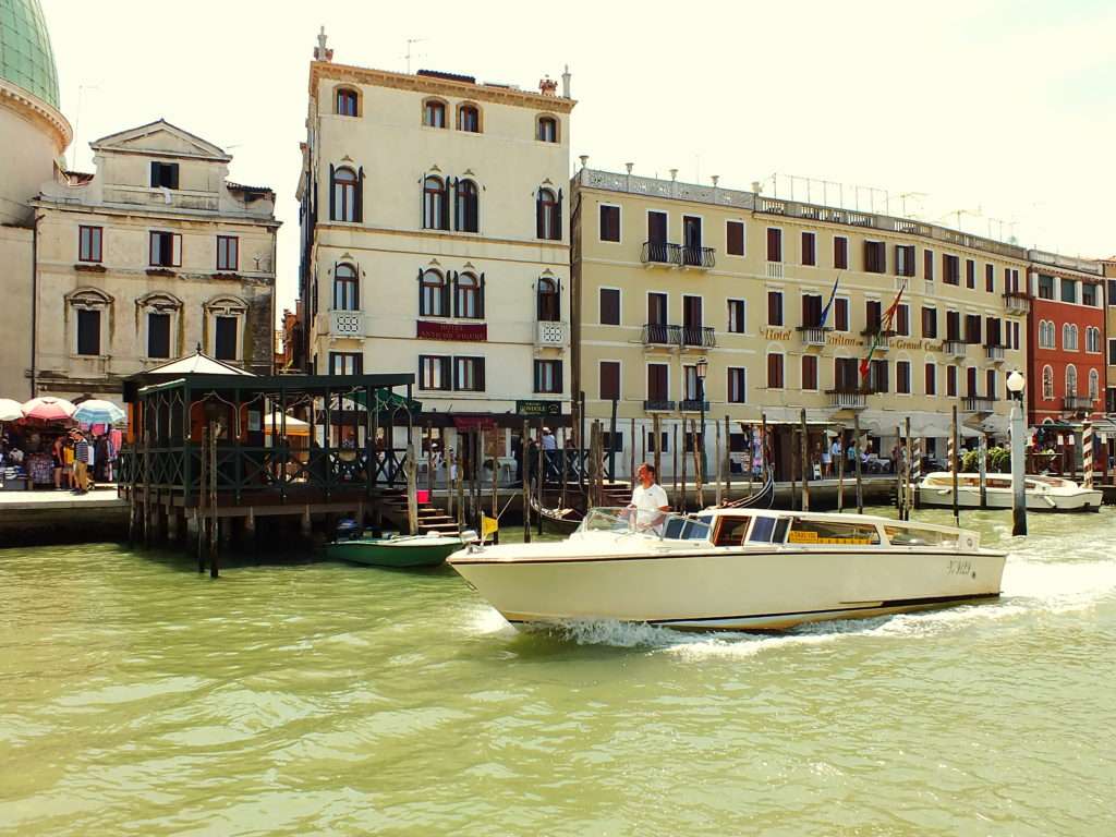 Hotel Carlton On The Grand Canal ve Hotel Antiche Figure