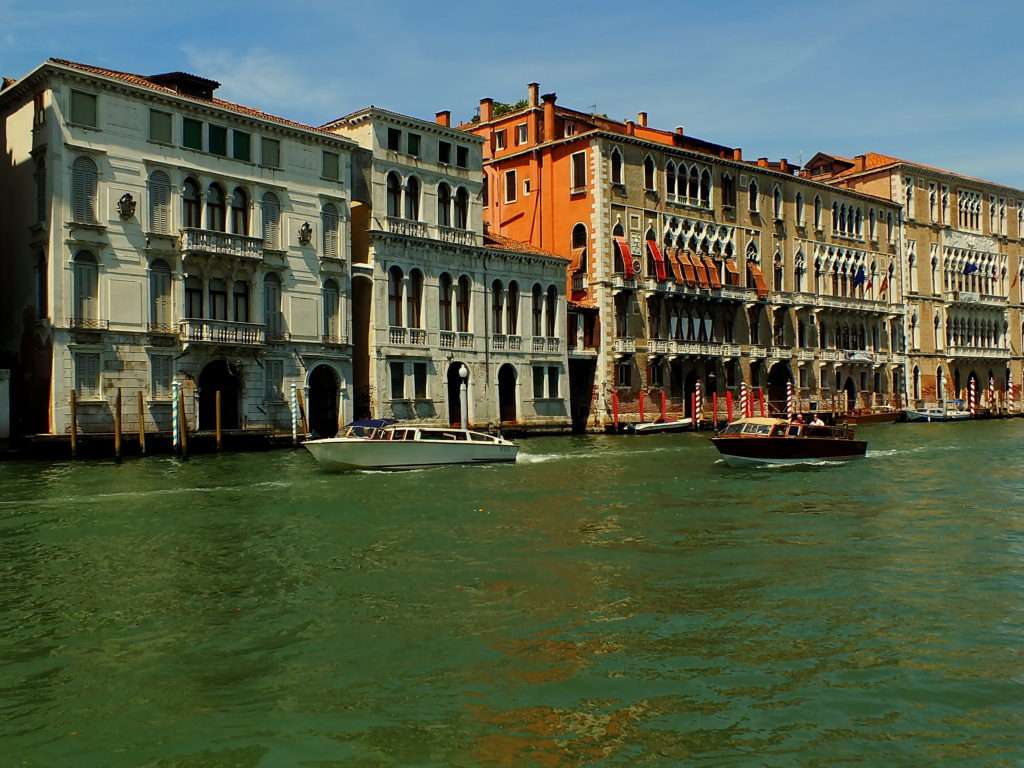 Venedik Ca' Foscari Üniversitesi ve Giustinian Sarayı (Palazzo Giustinian)