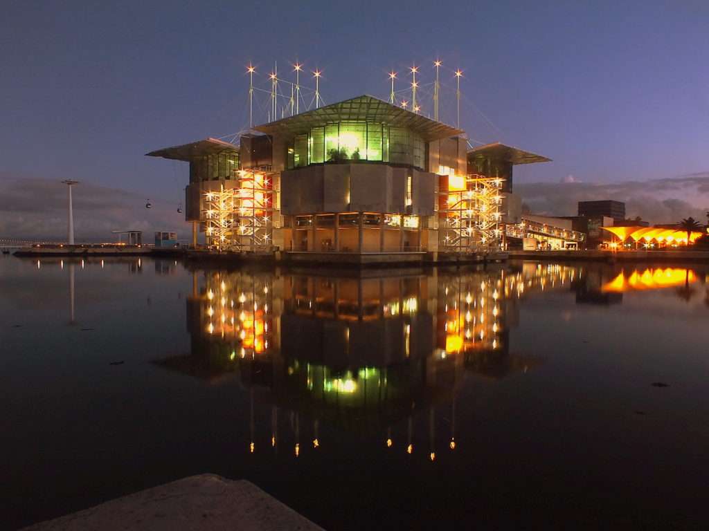 Lizbon Akvaryumu (Oceanário de Lisboa).