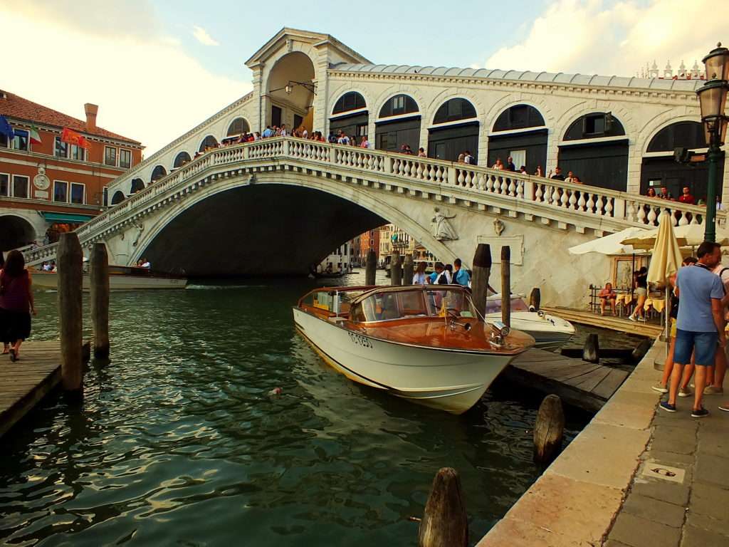 Ristorante Rialto ve Rialto Köprüsü (Ponte di Rialto)