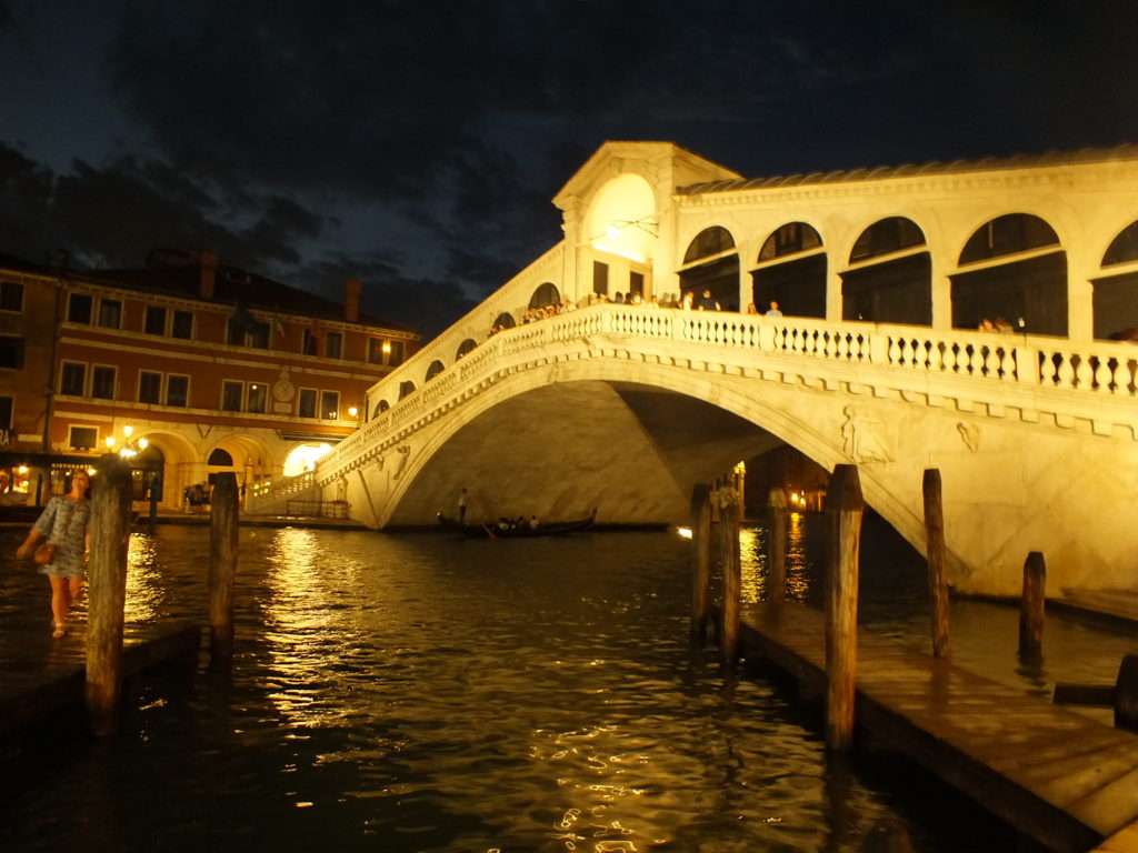 Ristorante Rialto ve Rialto Köprüsü (Ponte di Rialto)