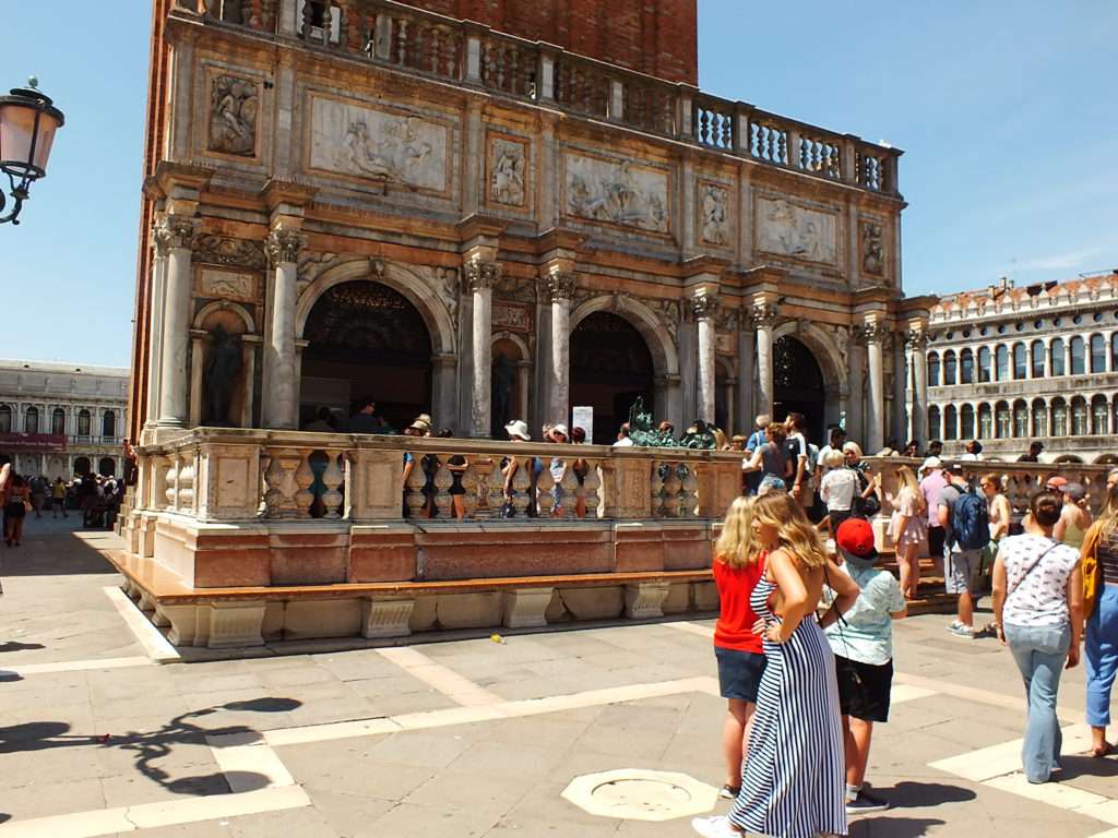 San Marco Çan Kulesi (Campanile di San Marco) ve Loggetta