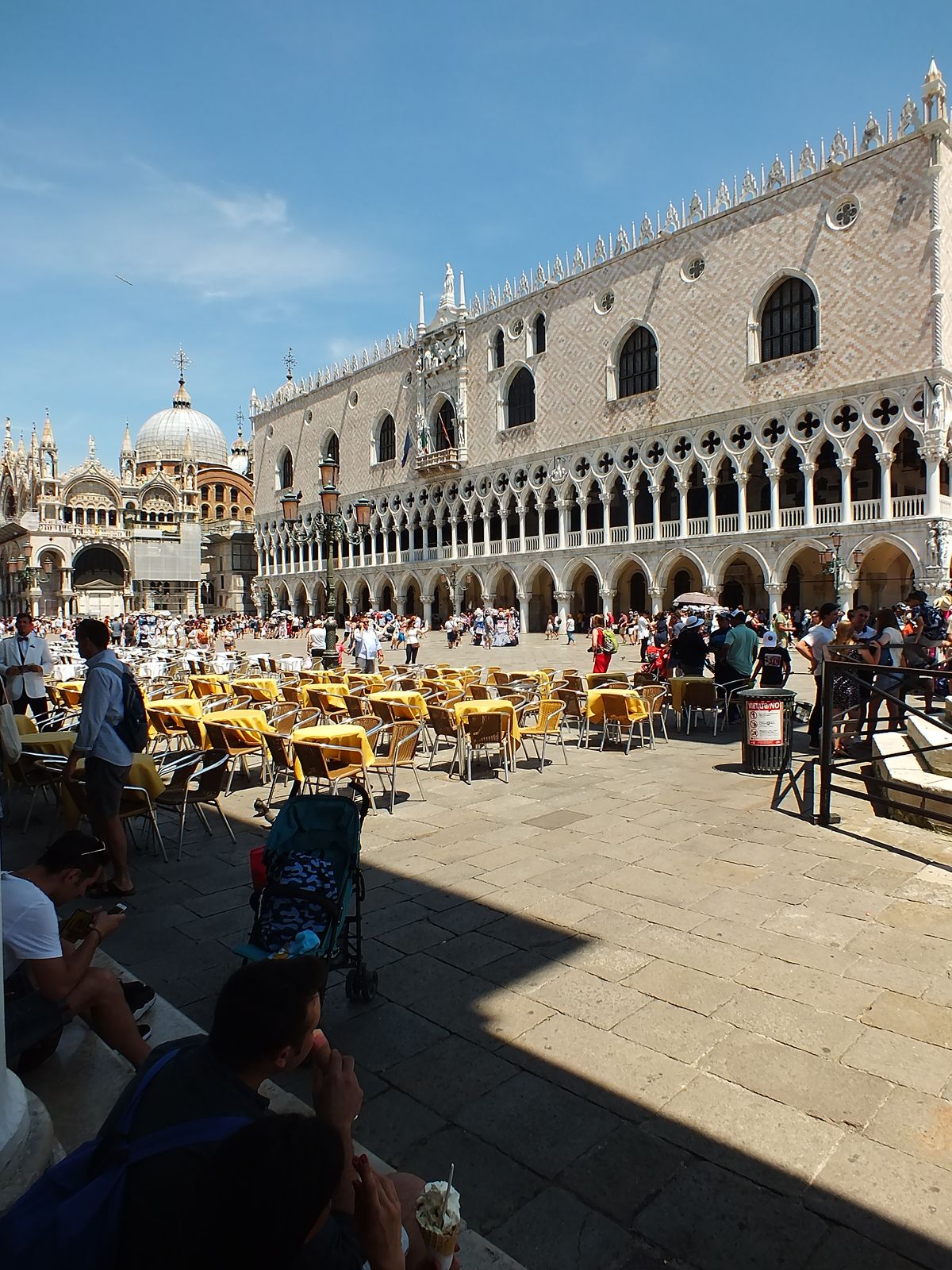 Venedik'te Ne Yenir? San Marco Meydanı Dondurma Yiyenler
