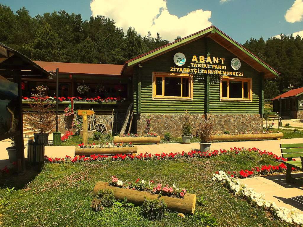 Abant Gölü Tabiat Parkı Ziyaretçi Tanıtım Merkezi