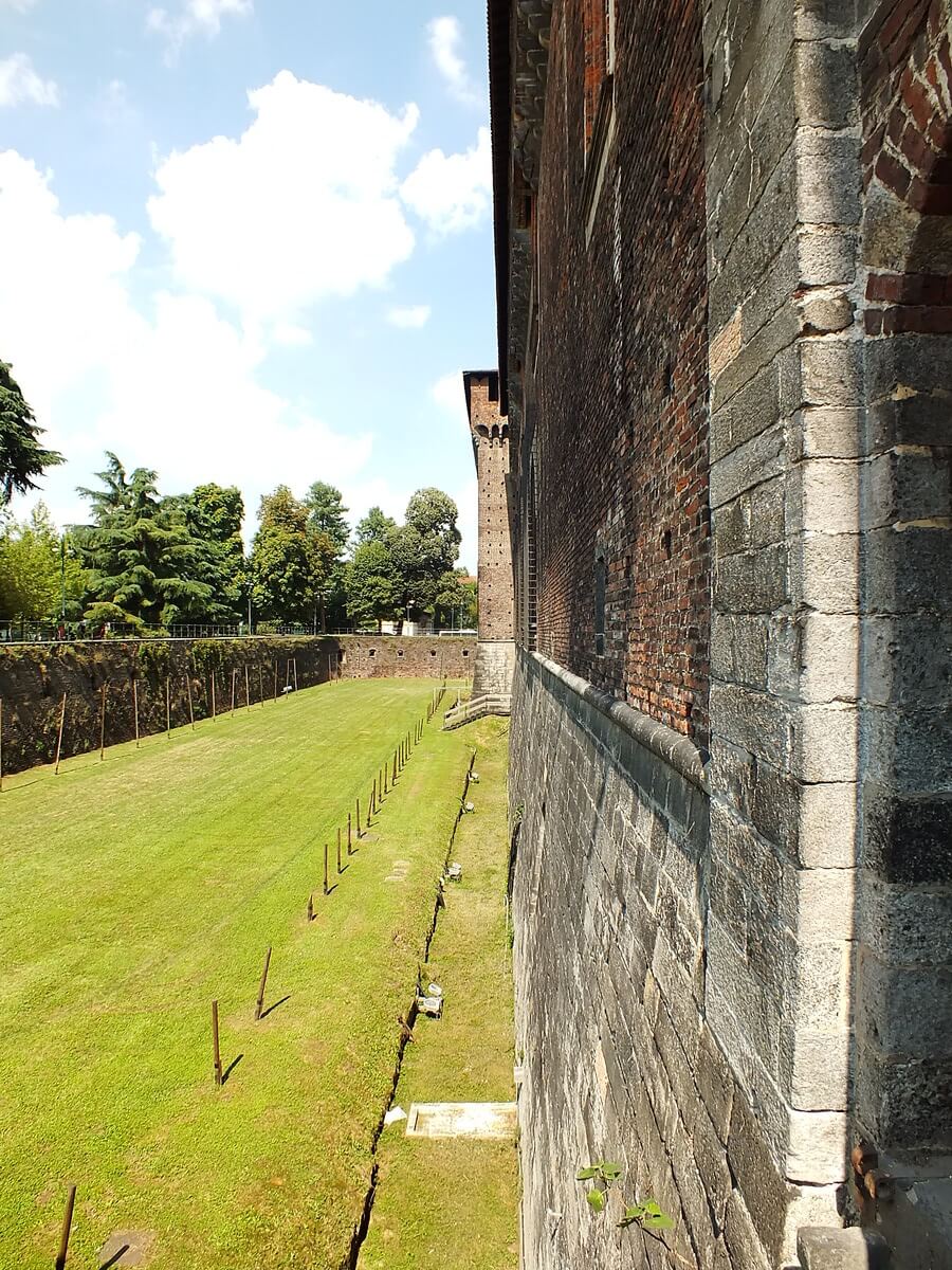 Sforzesco Şatosu (Castello Sforzesco) Park Girişi (Porta Del Barcho)