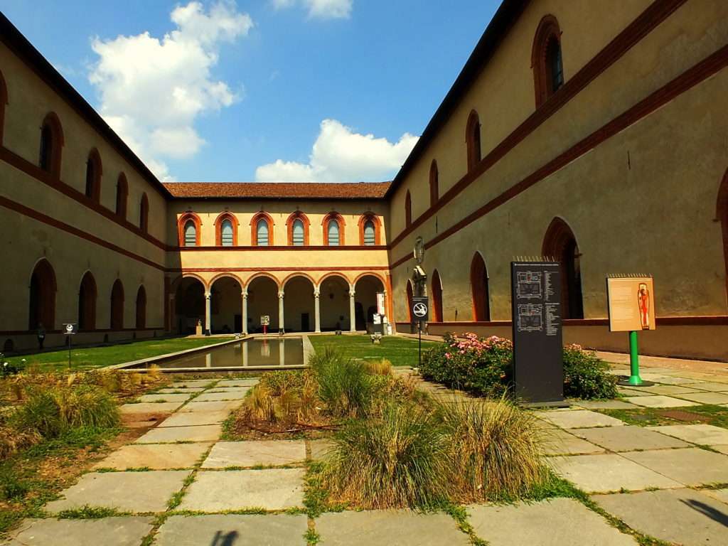 Sforzesco Şatosu (Castello Sforzesco) “Rocchetta” Denen Bölümleri 