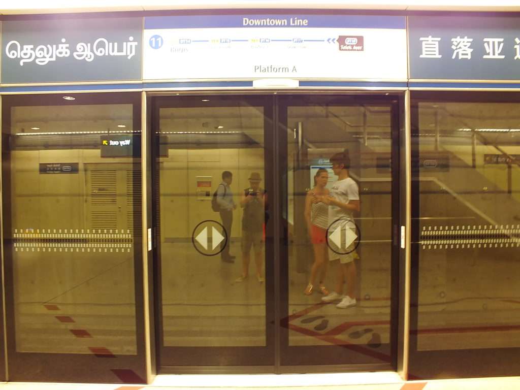 Singapur Gezisi-Metro Kapıları