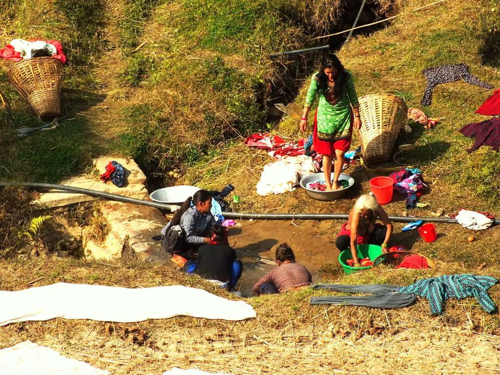 Nepal'de Yaşam Panauti Kırsalında Çamaşır Yıkayan Kadınlar