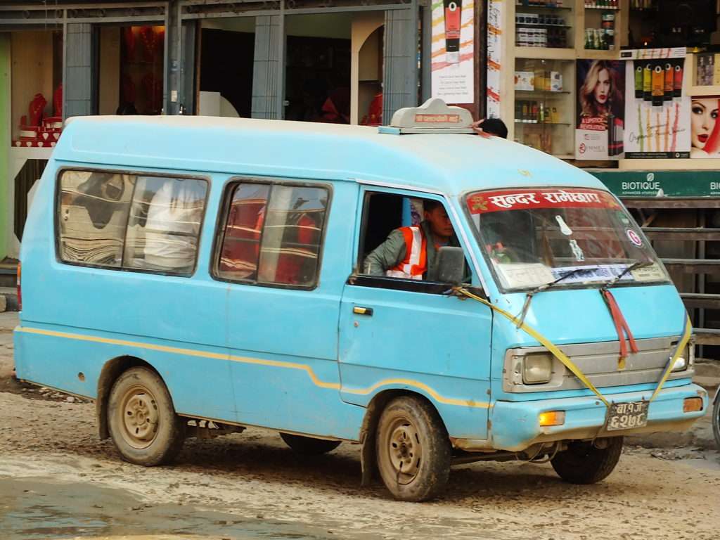 Nepal'de Yaşam Katmandu'da Bir Minibüs