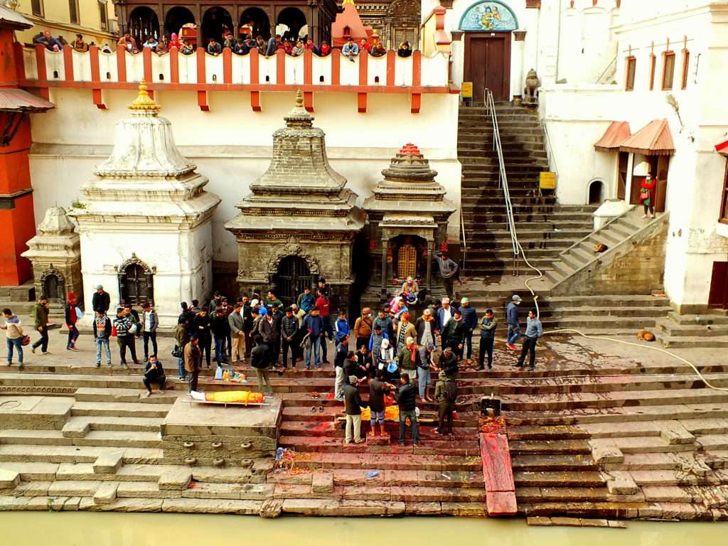 Pashupatinath Tapınağı (श्री पशुपतिनाथ मन्दिर) Ölü Yakma Töreni
