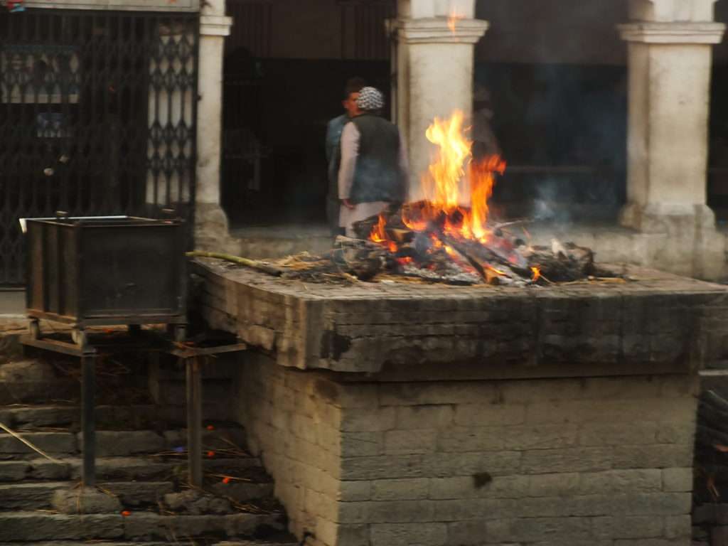 Pashupatinath Tapınağı (श्री पशुपतिनाथ मन्दिर) Ölü Yakma Töreni