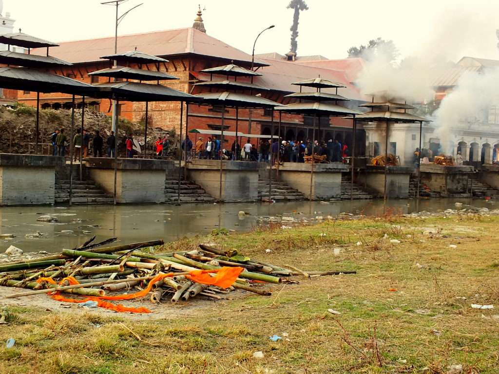 Pashupatinath Tapınağı (श्री पशुपतिनाथ मन्दिर) Ölü Yakma Töreni