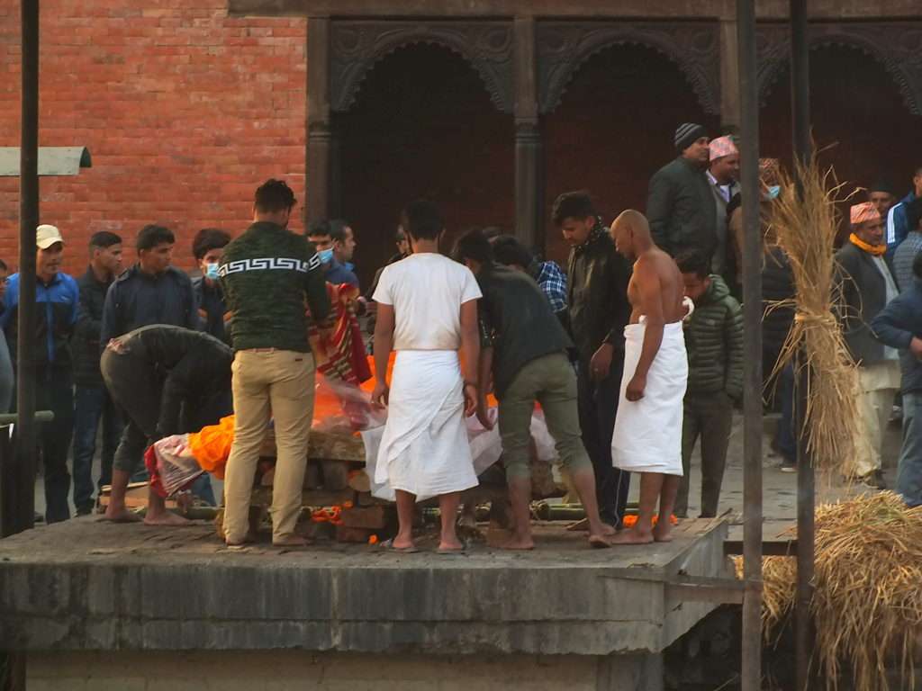 Pashupatinath Tapınağı (श्री पशुपतिनाथ मन्दिर) Ölü Yakma Töreni