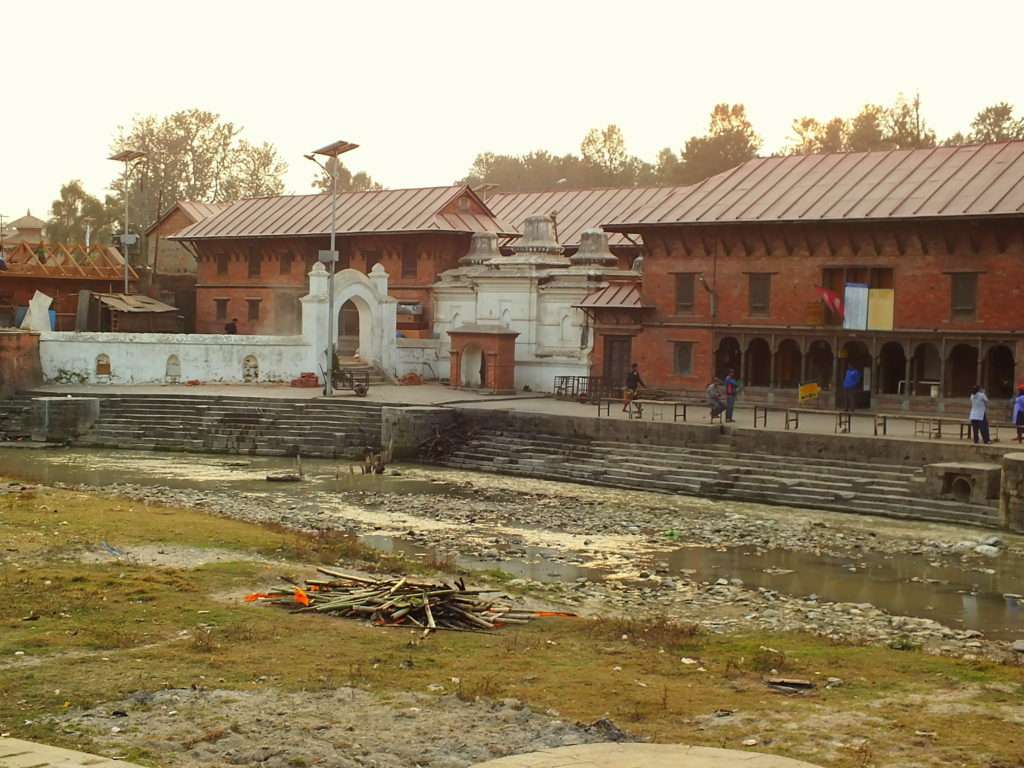 Pashupatinath Tapınağı (श्री पशुपतिनाथ मन्दिर) Ölü Yakma Töreni