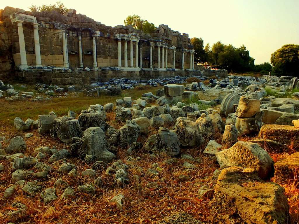 Anıtsal Çeşme (Nymphaeum) Side Antik Kenti