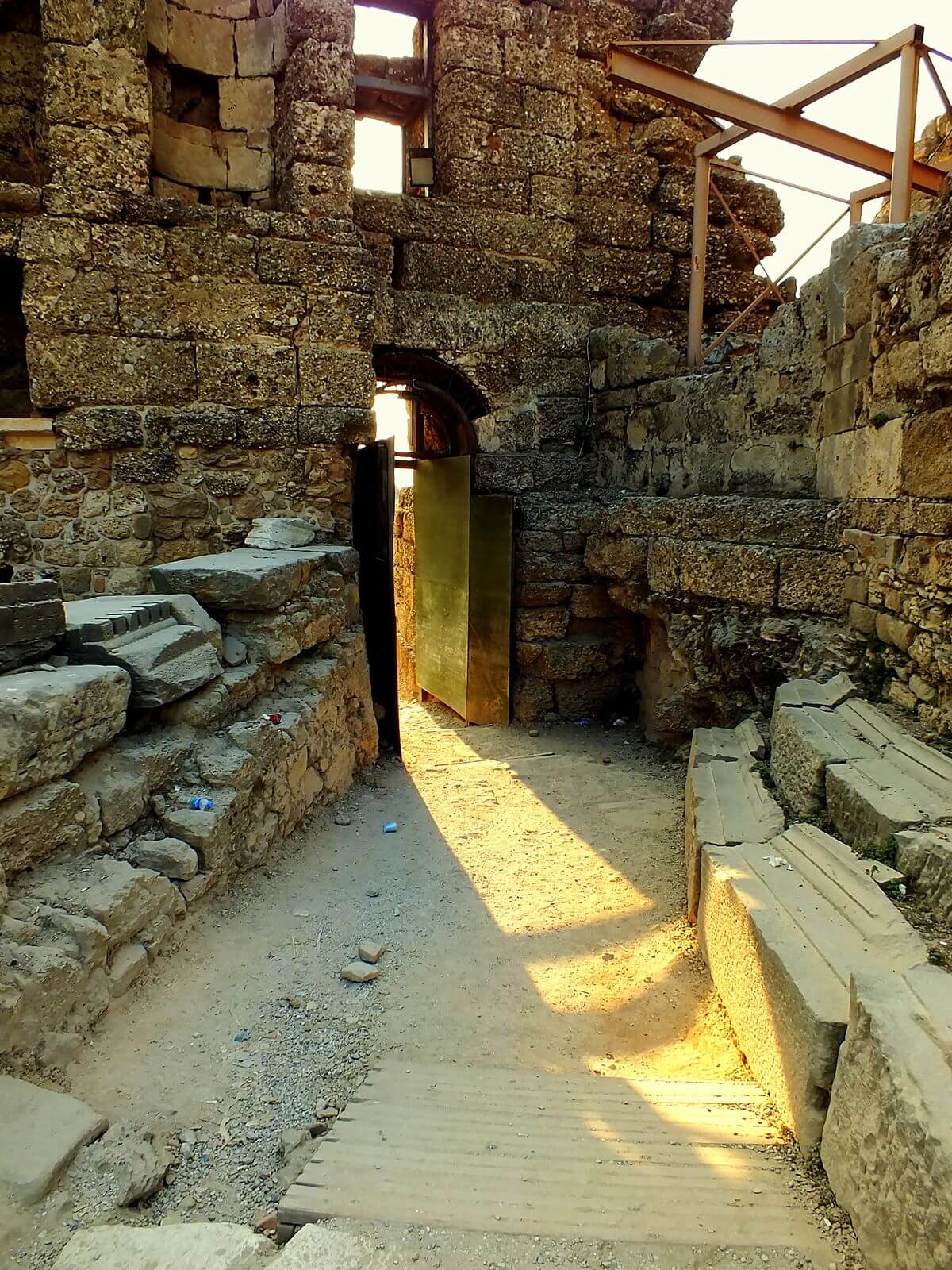 Side Antik Kenti Vespasianus Çeşmesi