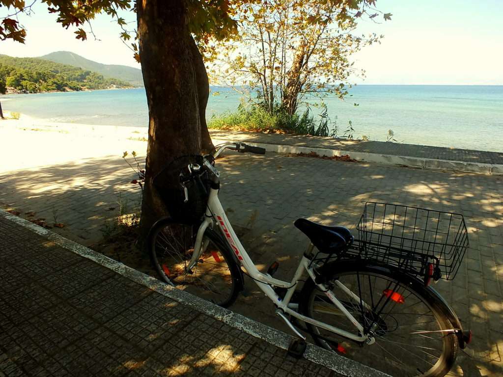 Taşoz Adası'nda Bir Bisiklet