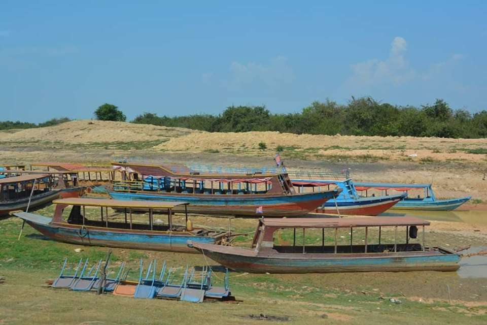 Tonle Sap Gölü'nde Karaya Çekilmiş Botlar